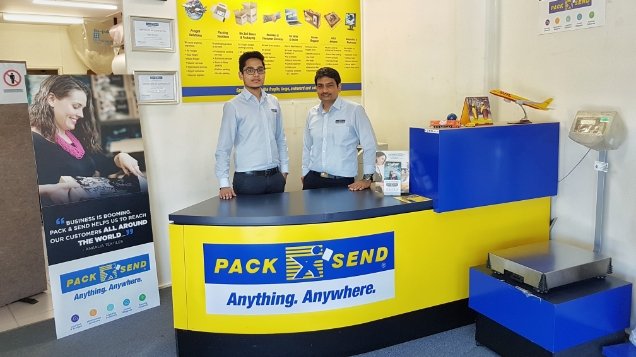 PACK & SEND Employees In-store