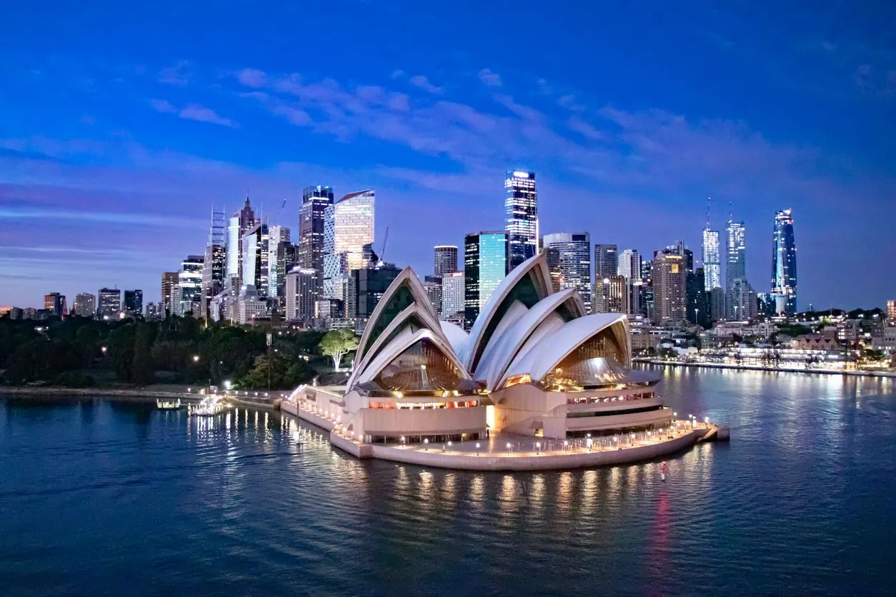 sydney opera house at night
